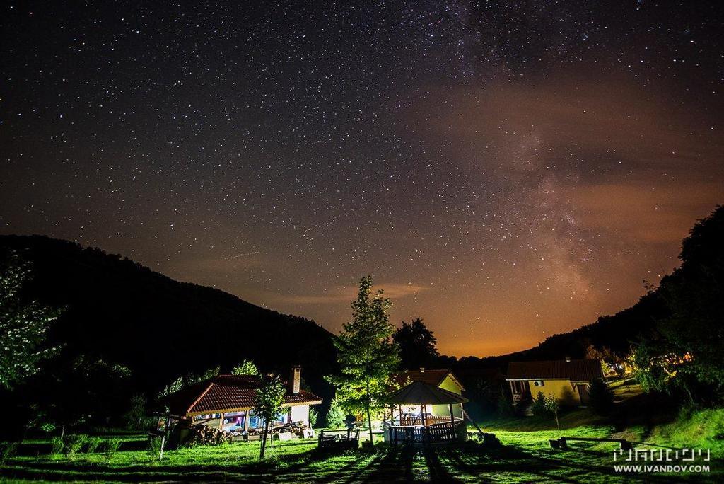 Бунгала Дара Kalofer Exteriör bild