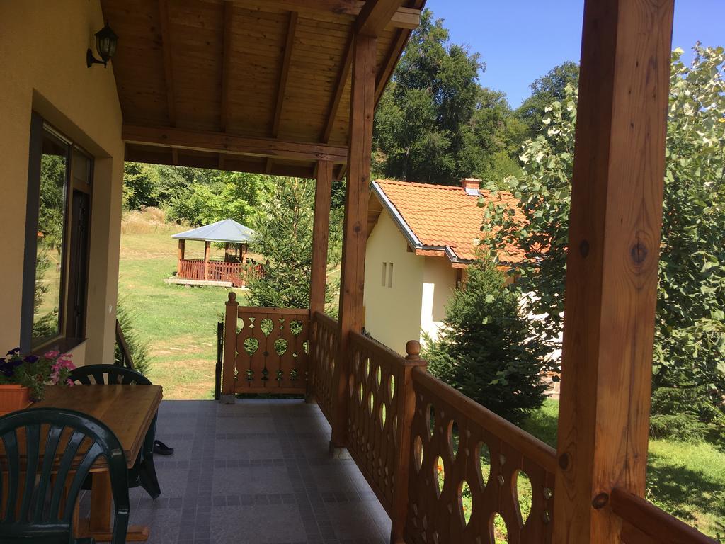 Бунгала Дара Kalofer Exteriör bild